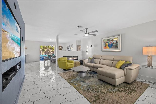 2000 58TH STREET N, St Petersburg, FL 33710