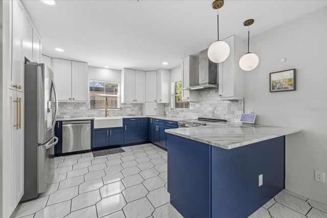 2000 58TH STREET N, St Petersburg, FL 33710