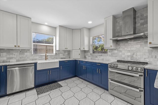 2000 58TH STREET N, St Petersburg, FL 33710