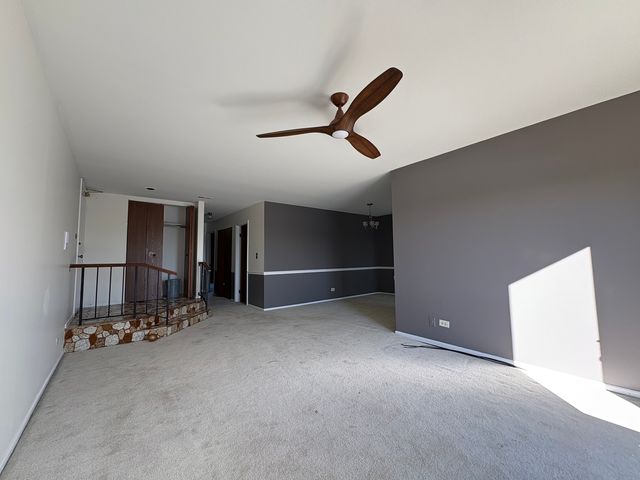 372 Springlake Lane C, Aurora, IL 60504