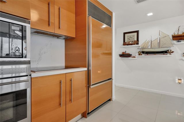 465 Brickell Ave 702, Miami, FL 33131