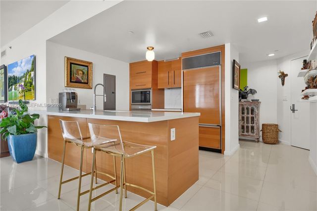 465 Brickell Ave 702, Miami, FL 33131