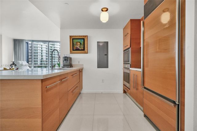 465 Brickell Ave 702, Miami, FL 33131