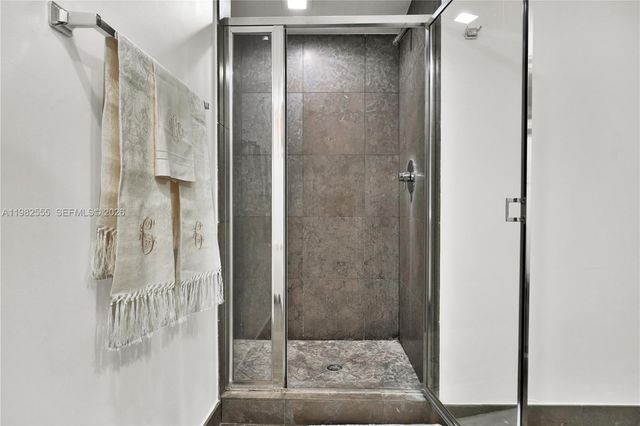 465 Brickell Ave 702, Miami, FL 33131