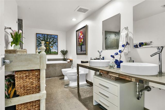 465 Brickell Ave 702, Miami, FL 33131