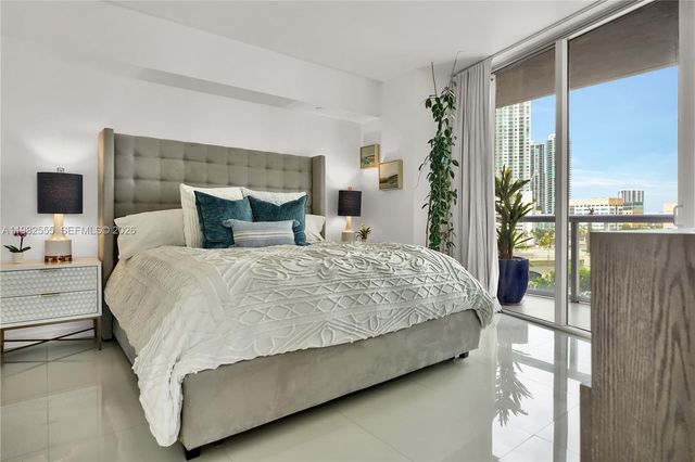 465 Brickell Ave 702, Miami, FL 33131