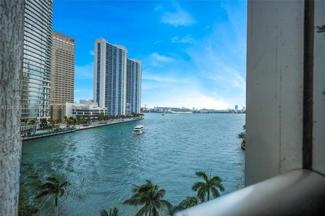 465 Brickell Ave 702, Miami, FL 33131