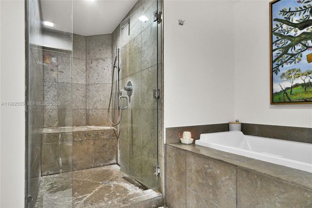 465 Brickell Ave 702, Miami, FL 33131