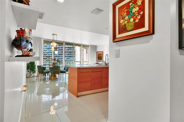 465 Brickell Ave 702, Miami, FL 33131