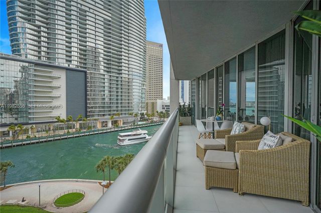 465 Brickell Ave 702, Miami, FL 33131