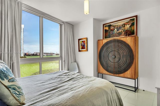 465 Brickell Ave 702, Miami, FL 33131