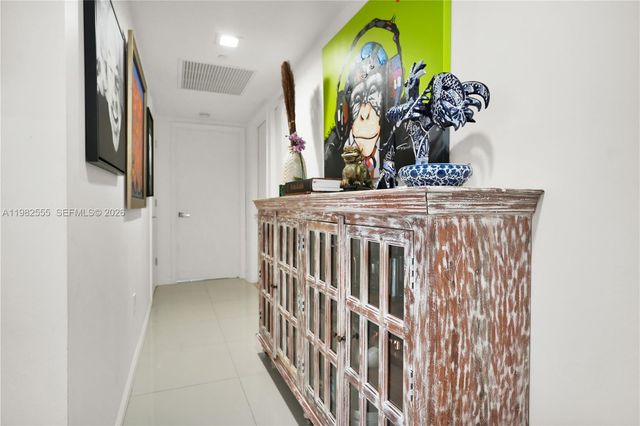 465 Brickell Ave 702, Miami, FL 33131