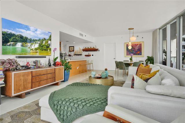 465 Brickell Ave 702, Miami, FL 33131