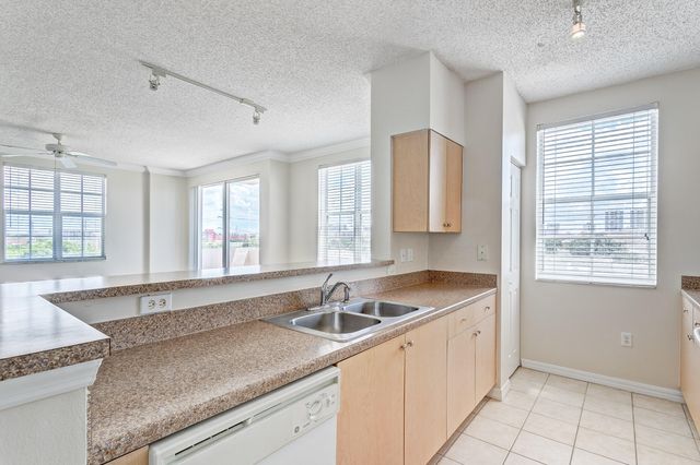 616 CLEARWATER PARK Road 602, West Palm Beach, FL 33401