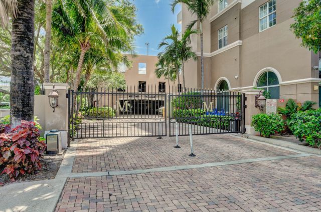 616 CLEARWATER PARK Road 602, West Palm Beach, FL 33401