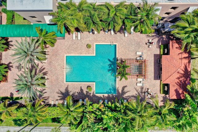 616 CLEARWATER PARK Road 602, West Palm Beach, FL 33401