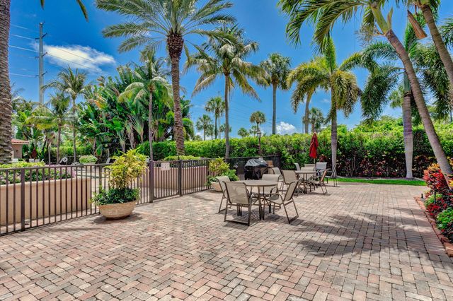616 CLEARWATER PARK Road 602, West Palm Beach, FL 33401