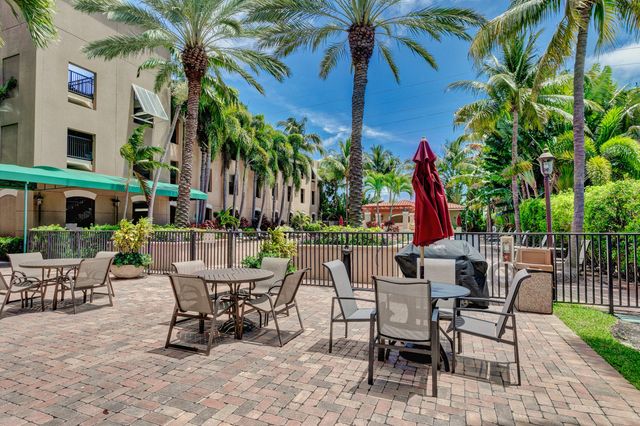 616 CLEARWATER PARK Road 602, West Palm Beach, FL 33401