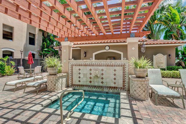 616 CLEARWATER PARK Road 602, West Palm Beach, FL 33401