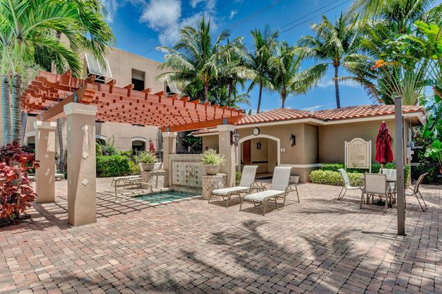 616 CLEARWATER PARK Road 602, West Palm Beach, FL 33401