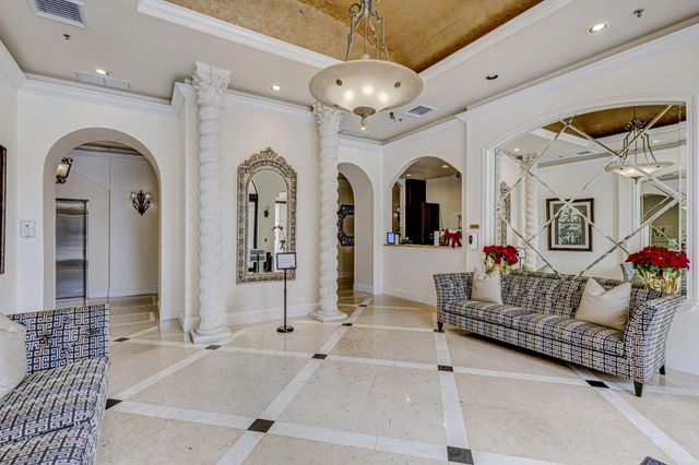 616 CLEARWATER PARK Road 602, West Palm Beach, FL 33401