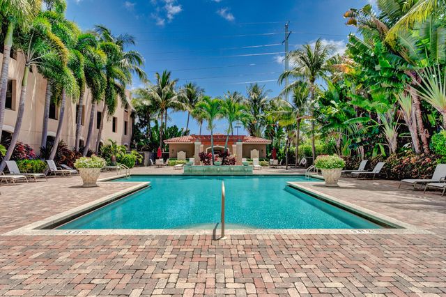 616 CLEARWATER PARK Road 602, West Palm Beach, FL 33401