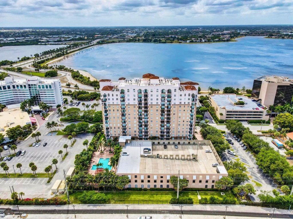 616 CLEARWATER PARK Road 602, West Palm Beach, FL 33401