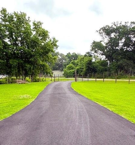 119 County Road 4534, Dayton, TX 77535