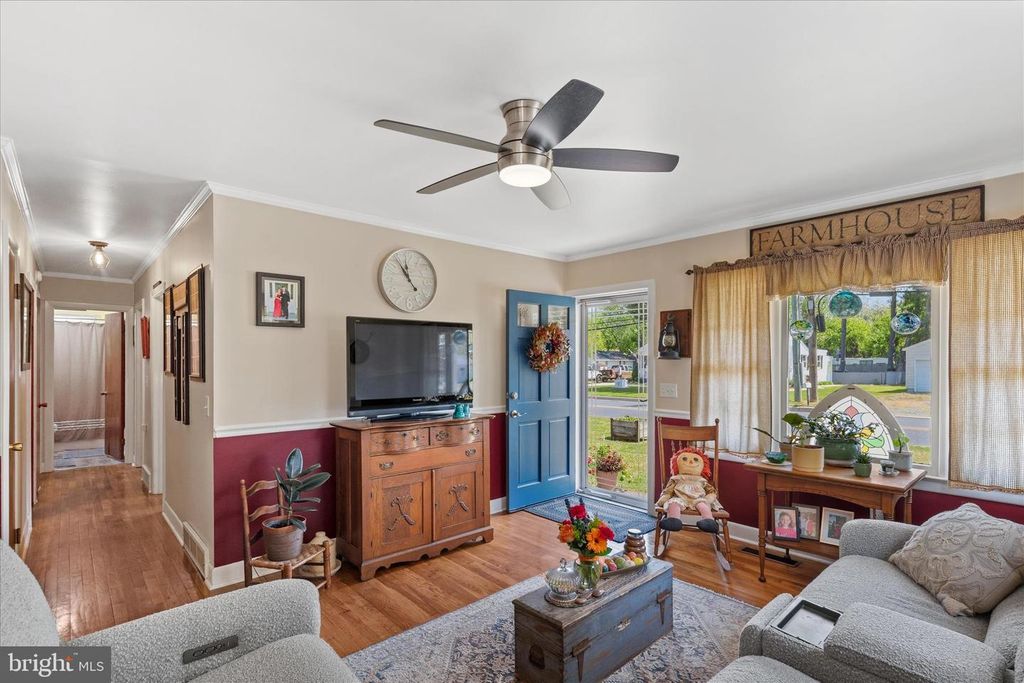 Image 5 of property listing at 1504 S DIVISION ST, Salisbury, MD 21804