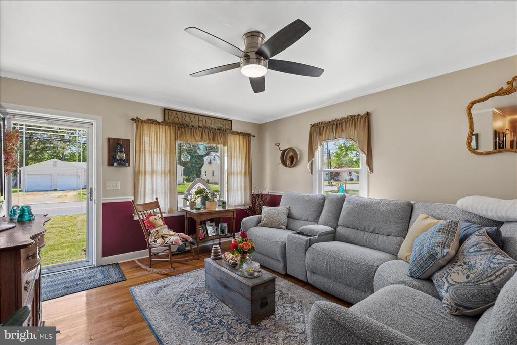 Image 6 of property listing at 1504 S DIVISION ST, Salisbury, MD 21804