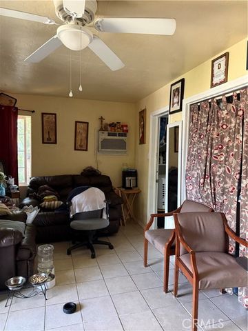 12872 Van Nuys Boulevard, Pacoima (los Angeles), CA 91331