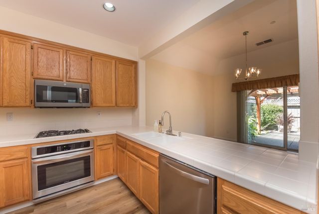 741 Tommy Dorsey Ct, Windsor, CA 95492