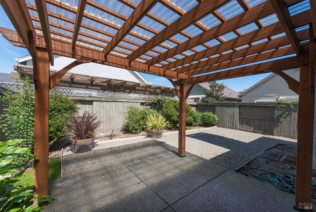 741 Tommy Dorsey Ct, Windsor, CA 95492