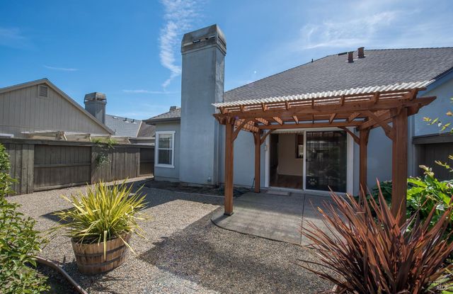 741 Tommy Dorsey Ct, Windsor, CA 95492