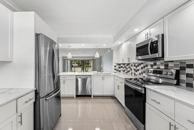 12926 Briarlake Drive 201, Palm Beach Gardens, FL 33418