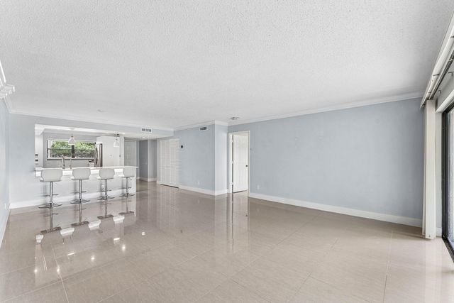 12926 Briarlake Drive 201, Palm Beach Gardens, FL 33418