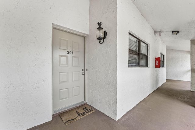 12926 Briarlake Drive 201, Palm Beach Gardens, FL 33418