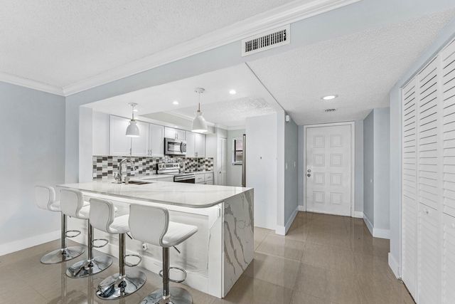 12926 Briarlake Drive 201, Palm Beach Gardens, FL 33418