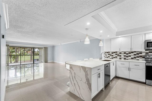 12926 Briarlake Drive 201, Palm Beach Gardens, FL 33418