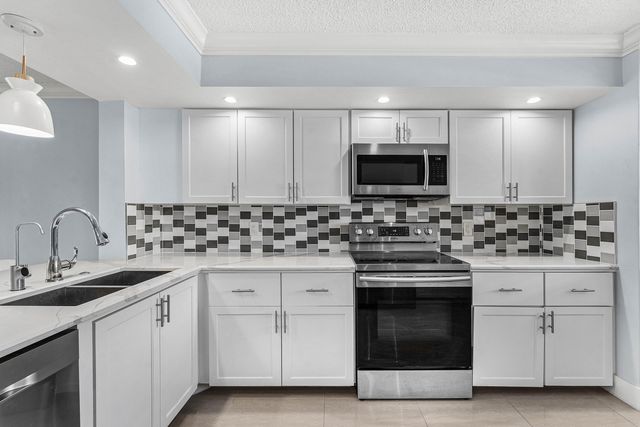 12926 Briarlake Drive 201, Palm Beach Gardens, FL 33418