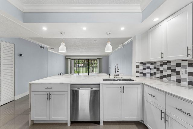 12926 Briarlake Drive 201, Palm Beach Gardens, FL 33418