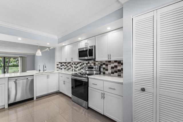 12926 Briarlake Drive 201, Palm Beach Gardens, FL 33418