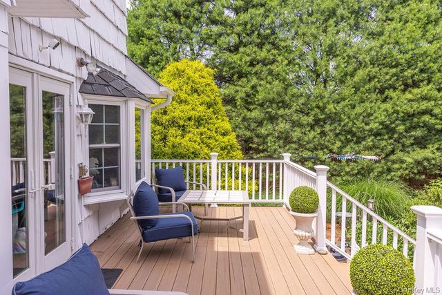 8 Robinhood Court, Nesconset, NY 11767