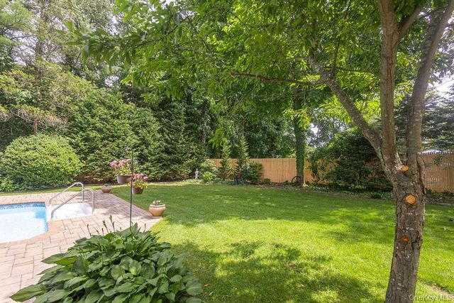 8 Robinhood Court, Nesconset, NY 11767