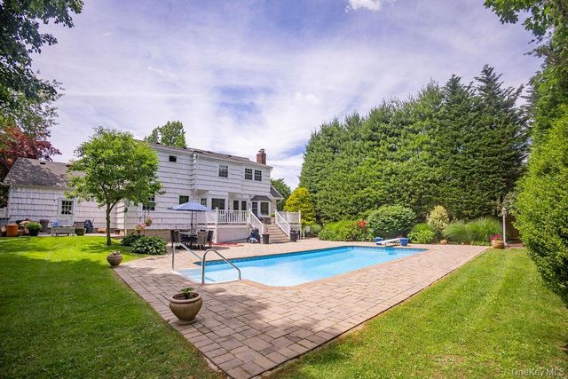 8 Robinhood Court, Nesconset, NY 11767