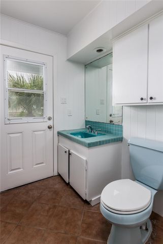 4907 Jolly Roger Road, Jamaica Beach, TX 77554