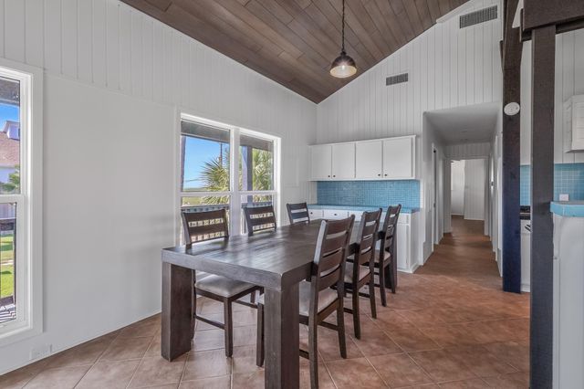 4907 Jolly Roger Road, Jamaica Beach, TX 77554