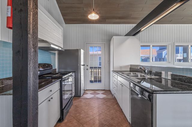 4907 Jolly Roger Road, Jamaica Beach, TX 77554