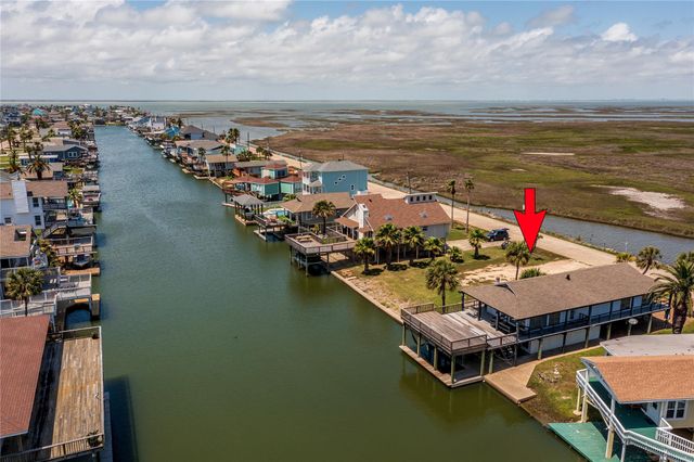 4907 Jolly Roger Road, Jamaica Beach, TX 77554