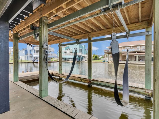 4907 Jolly Roger Road, Jamaica Beach, TX 77554